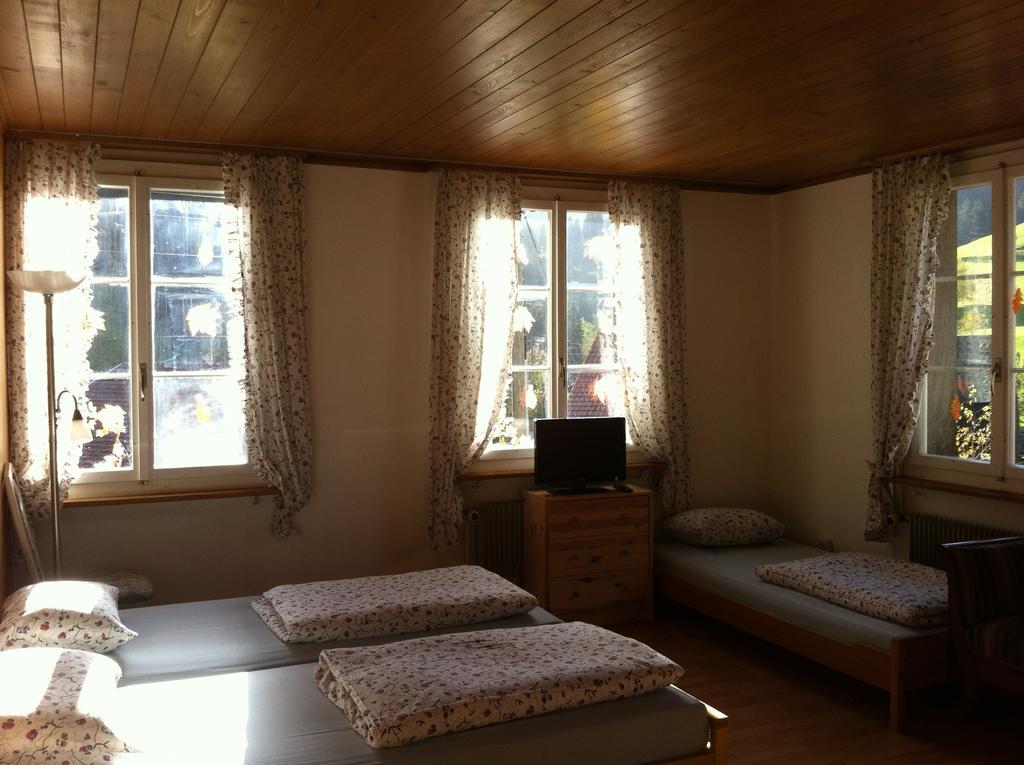 Gasthof Am Bach Bed & Breakfast Boltigen Rom bilde