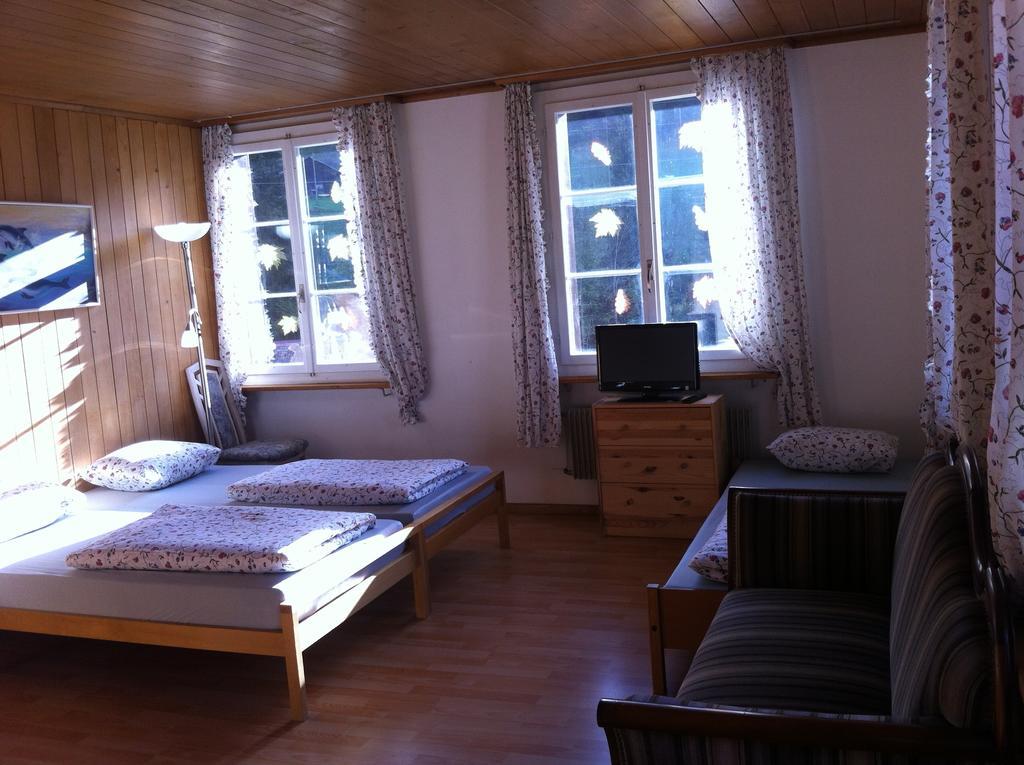 Gasthof Am Bach Bed & Breakfast Boltigen Rom bilde