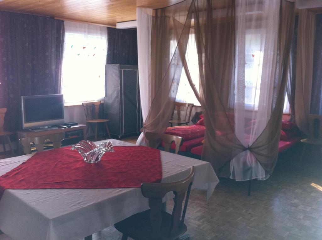 Gasthof Am Bach Bed & Breakfast Boltigen Rom bilde